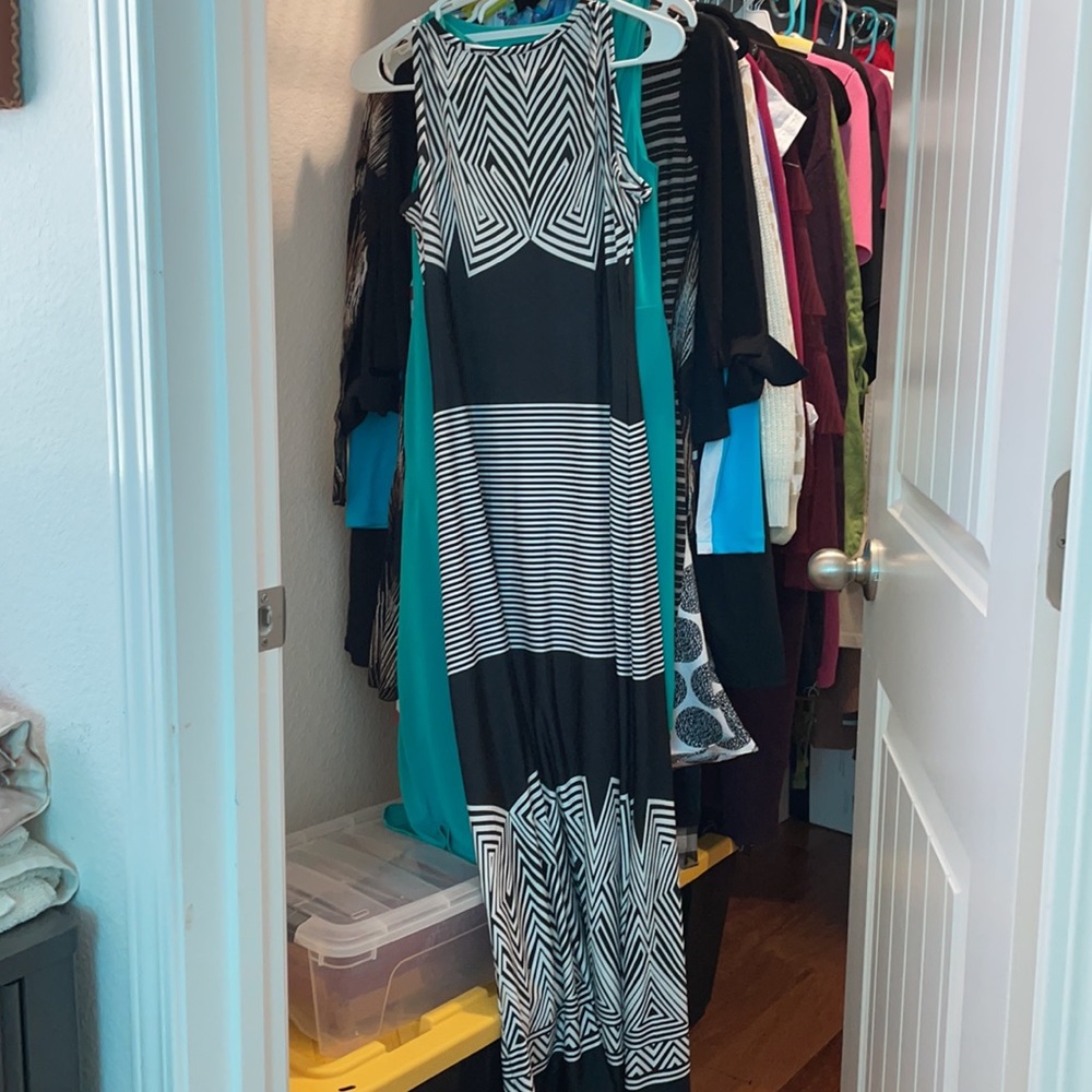 Dress - Picture 3 of 3